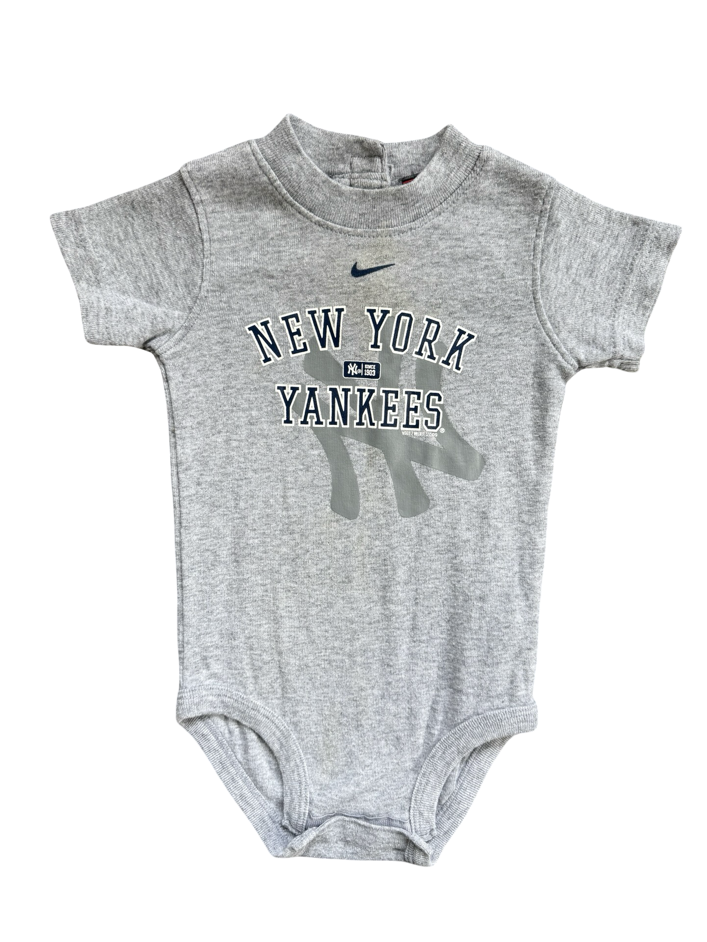 Nike Yankees bodysuit (6-9m)